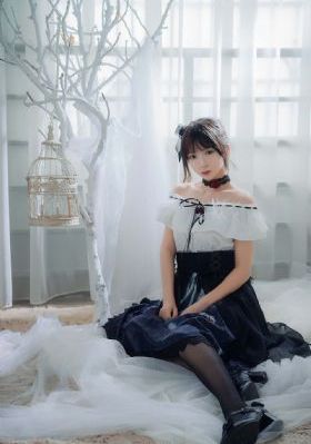 无毛美女自慰喷水应用免费_BD英语免费在线观看